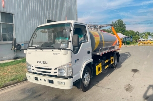 Ассенизатор (вакуумная машина) на шасси ISUZU 4x2 100P дв 94KW бочка 3м3 насос XD-240 под категорию В. Фото 1