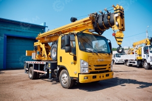 Автокран на шасси ISUZU 4x2 дв 96kw крановая установка SITONG гп 5т стрела 20м с ямобуром диаметр на выбор (300/400/600мм) глубина бурения 10,5м (3,5м+2удлинителя по 3,5м). Фото 1