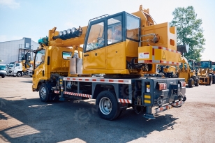 Автокран на шасси ISUZU 4x2 дв 96kw крановая установка SITONG гп 5т стрела 20м с ямобуром диаметр на выбор (300/400/600мм) глубина бурения 10,5м (3,5м+2удлинителя по 3,5м). Фото 4