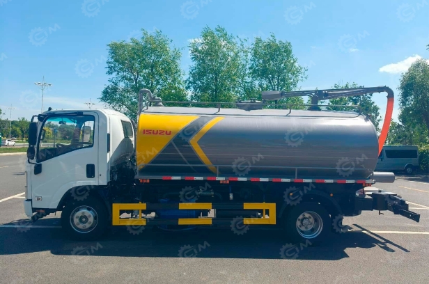 Ассенизатор (вакуумная машина) на шасси ISUZU 4x2 дв 151kw кабина Elf бочка 10м3 насос XD-300 колеса 8.25R20. Фото 2