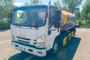 Ассенизатор (вакуумная машина) на шасси ISUZU 4x2 дв 151kw кабина Elf бочка 10м3 насос XD-300 колеса 8.25R20. Фото 1