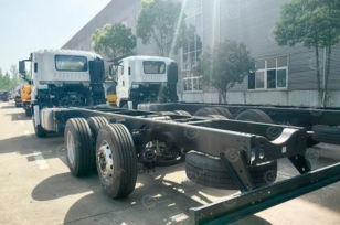 Фургон рефрижератор на шасси ISUZU 6x2 дв 175kw гп 10 тонн (фургон 6900*2380*2450) холодильная установка Carrier Citimax C1100 с гидробортом, боковая дверь. Фото 3