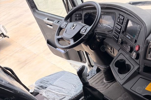 Автобетоносмеситель на шасси XCMG 8х4 дв 276 Kw бочка 12м3. Фото 11