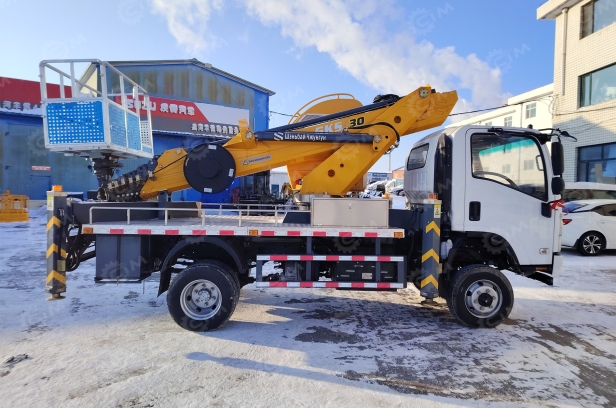 Автовышка Qingling на шасси ISUZU 4Х4 дв 139kw высота подъёма 30м. Фото 3