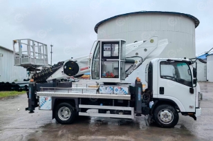 Автовышка WANBANG GKS30 на шасси ISUZU 4Х2 дв 138kw высота подъёма 30м гп люльки 200кг. Фото 2