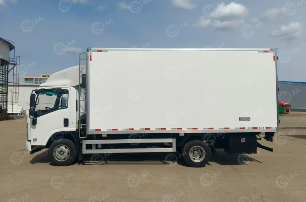 Фургон изотермический на шасси ISUZU 4х4 дв 138kw гп 6,5т (фургон 6200х2200х2200). Фото 2