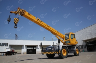 Самоходный короткобазный кран XJCM RT10 гп 10т, корзина гп 500кг. Фото 2