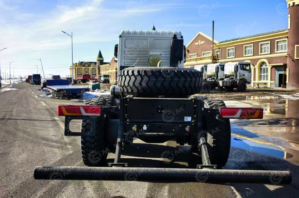 Шасси самосвала SHACMAN 6X6 X5000 SX32586V385 430л.с. ОДНОСКАТНЫЕ ШИНЫ. Фото 2
