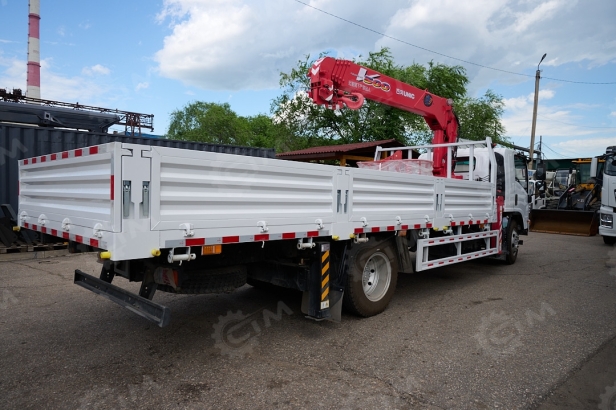 Бортовой грузовик ISUZU 4x2 гп 6т дв 139кВт c кму UNIC URV505 гп 5т 5 секций стрела 13,14 м кузов 6000*2450*550мм задние аутригеры спальник люлька. Фото 7