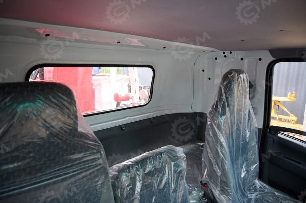 Бортовой грузовик ISUZU 4x2 гп 6т дв 139кВт c кму UNIC URV505 гп 5т 5 секций стрела 13,14 м кузов 6000*2450*550мм задние аутригеры спальник люлька. Фото 18