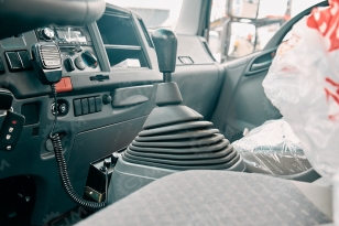 Эвакуатор на шасси ISUZU 4x2 дв 139kw гп 5т сдвижная платформа 6,3м лебёдка. Фото 17
