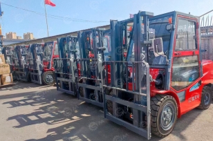 Вилочный погрузчик JAC CPCD30 гп 3т высота подъема 3м дизельный, мачта вагонного типа, цельнолитые колеса, кабина, отопитель, вилы 1200мм. Фото 1