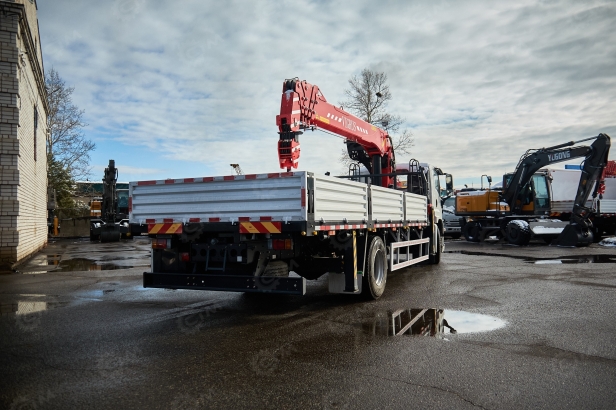 Бортовой грузовик ISUZU 4x2 дв 151kw гп 10 тонн c кму VIGRUS SHS2505 гп 10 тонн 5 секций 17.3м кузов 6500*2470*550 ПДУ люлька. Фото 6
