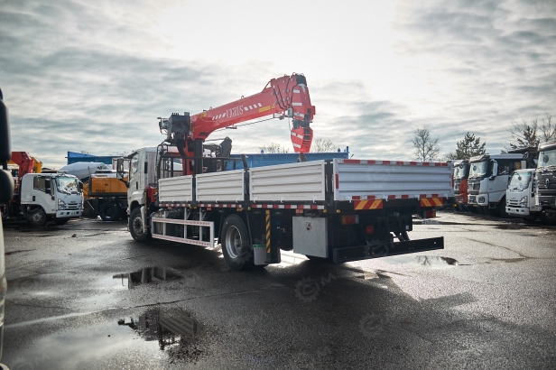 Бортовой грузовик ISUZU 4x2 дв 151kw гп 10 тонн c кму VIGRUS SHS2505 гп 10 тонн 5 секций 17.3м кузов 6500*2470*550 ПДУ люлька. Фото 7