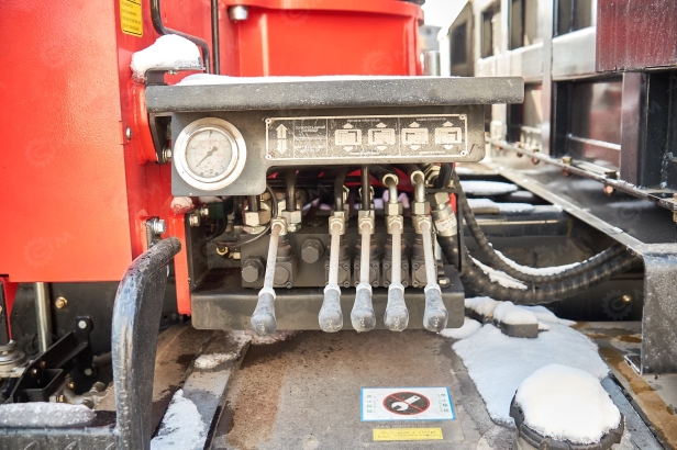 Бортовой грузовик ISUZU 4x2 дв 151kw гп 10 тонн c кму VIGRUS SHS2505 гп 10 тонн 5 секций 17.3м кузов 6500*2470*550 ПДУ люлька. Фото 11