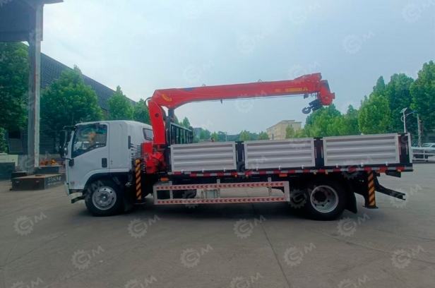 Бортовой грузовик ISUZU 4x2 дв 139kw гп 6 тонн c кму VIGRUS SHS125 гп 5т 4 секции стрела 12,8м кузов 6200х2400х550. Фото 6