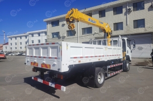 Бортовой грузовик ISUZU 4x4 дв 151kw гп 6 тонн, кабина ELF с КМУ XCMG SQS125 гп 5т, 4 секции, cтрела 11,2м кузов 4600х2400х550. Фото 6