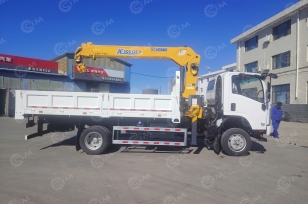 Бортовой грузовик ISUZU 4x4 дв 151kw гп 6 тонн, кабина ELF с КМУ XCMG SQS125 гп 5т, 4 секции, cтрела 11,2м кузов 4600х2400х550. Фото 5