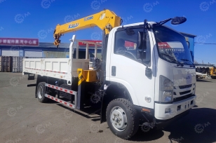 Бортовой грузовик ISUZU 4x4 дв 151kw гп 6 тонн, кабина ELF с КМУ XCMG SQS125 гп 5т, 4 секции, cтрела 11,2м кузов 4600х2400х550. Фото 1