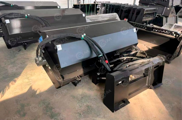 Мини-погрузчик YUGONG YG3220 вилы, щетка поворотная, дв kubota. Фото 3