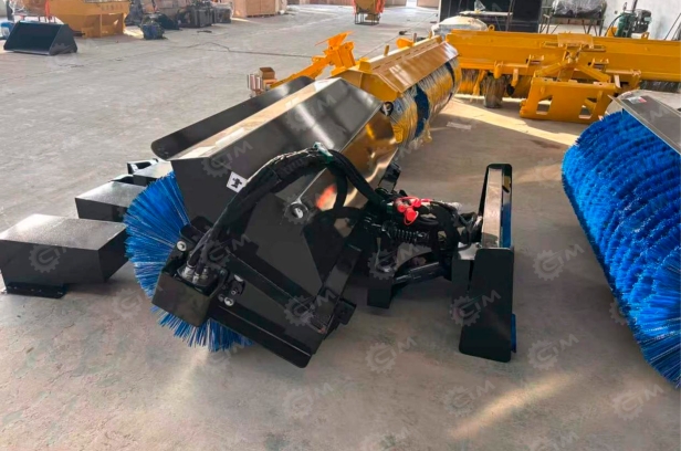 Мини-погрузчик YUGONG YG3220 вилы, щетка поворотная, дв kubota. Фото 4