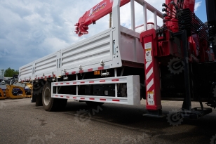 Бортовой грузовик ISUZU 4x2 дв 139kw гп 6 тонн c кму UNIC URV505 гп 5т, 5 секций, стрела 13,14 м, кузов 6000*2450*600мм задние аутригеры, спальник, люлька, АКПП. Фото 8