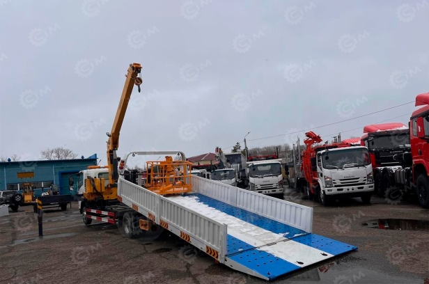 Эвакуатор на шасси ISUZU 4x2 электрический дв 185Kw гп 6т КМУ XCMG SQS68 гп 3,2т, стрела 7,7, лебедка 4т, бриль, пду, корзина. Фото 5