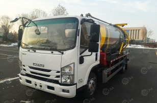 Илосос на шасси ISUZU 4x2 дв 138kw объем бочки 5м3 насос XD-420. Фото 1