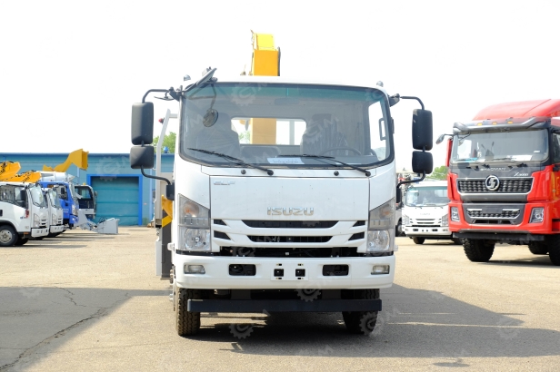 Бортовой грузовик ISUZU 4x2 электрический дв 185kw с кму XCMG SQS68 гп 3,2 т длина стрелы 7,7м кузов 5200*2200*550. Фото 4