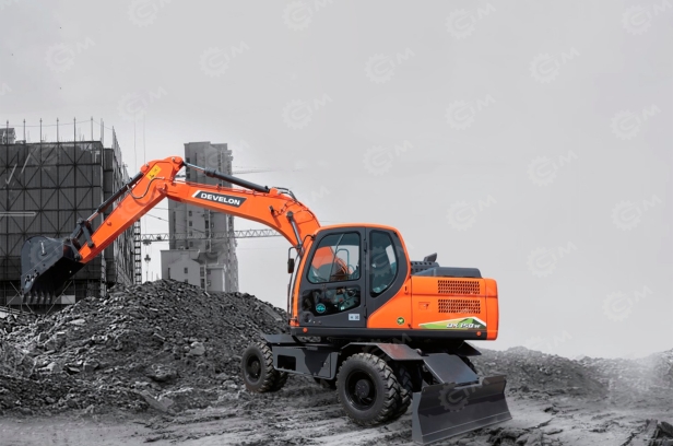 Экскаватор колесный Develon DX150W вес 14,2т ковш 0,57м3. Фото 2