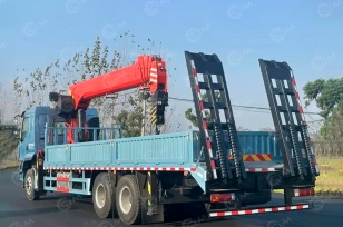 Бортовой грузовик ISUZU 6x4 дв 219kw c кму XCMG SQS200-5 гп 8 тонн 5 секций 18,6м кузов 7200х2450х550 сходни, лебедк 8т, пду, корзина. Фото 1
