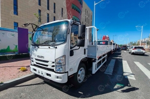 Бортовой грузовик ISUZU 4x2 дв 151kw кабина Elf кузов 6200х2400х550 (общая масса 15 тонн). Фото 1