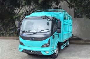 Фургон промтоварный на шасси ISUZU 4х2 электрический	дв 185 kw (фургон 4200*1980*2000) с одностворчатой боковой дверью, противоударная панель из нержавеющей стали. Фото 2