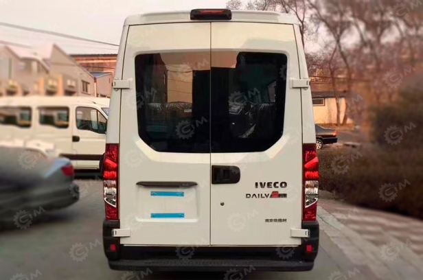Автобус IVECO 4х2 20 мест дв 132kw 2,9л АКПП. Фото 2