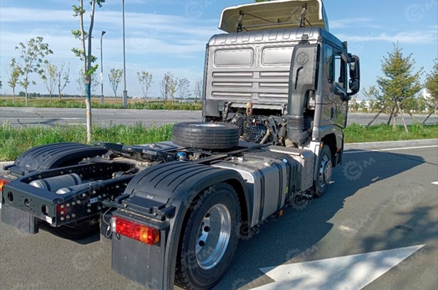 Тягач SHACMAN 4х2 SX418843381 низкая кабина Х3000, WP13.550E501. Фото 2