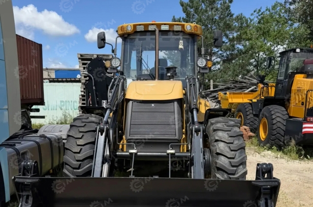 Экскаватор-погрузчик SHANMON 388H мосты Carraro. Фото 3