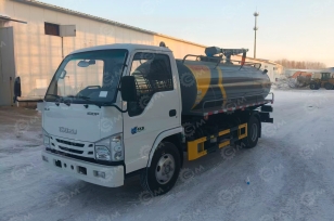 Ассенизатор (вакуумная машина) на шасси ISUZU 4x4 100P дв 96KW бочка 4м3 насос XD-240. Фото 1