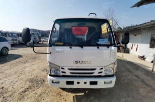 Бензовоз на шасси ISUZU 4х2 дв 96Kw бочка 3м3 с системой заправки шланг пистолет. Фото 2