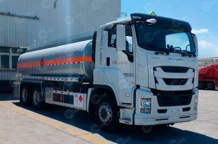 Бензовоз на шасси ISUZU 6х4 дв 221 kw бочка 17м3 с насосом для заправки. Фото 1