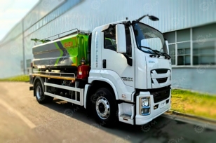 Илосос с размывом на шасси ISUZU 4x2 дв 165kw бочка для сточных вод 8м³, чистой воды 4м³ насос SK-20 ПДУ рукав 100м, угол подъема 45°, нержавеющий отражатель, лист нержавейки на дне бочки, мойка. Фото 1