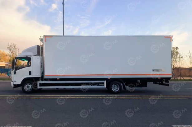 Фургон рефрижератор на шасси ISUZU 4х2 дв 139kw гп 5 тонн со спальником (фургон 5200х2300х2200, холодильная установка Carrier Citimax 700). Фото 2