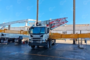 Автобетононасос XCMG HB62V на шасси SCANIA P450 8×4 высота 62 м. Фото 2