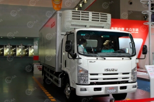Фургон рефрижератор на шасси ISUZU 4х4 дв 139kw гп 5 тонн (фургон 5900х2200х2100, холодильная установка Carrier D7) боковая дверь. Фото 1