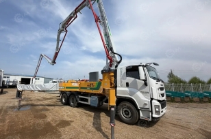 Автобетононасос XCMG HB37V-CSX шасси ISUZU 6x4 дв 309kw 37 метров. Фото 1