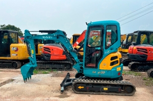 Мини-экскаватор Kubotа U30 с закрытой кабиной 3.8т, быстросъем. Фото 1