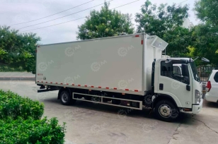 Фургон промтоварный на шасси ISUZU 4х2 электрический	дв 220 kw гп 5т (фургон 6200x2450x2200) с гидробортом. Фото 1