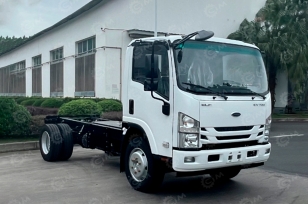 Фургон промтоварный на шасси ISUZU 4х2 электрический	дв 220 kw гп 5т (фургон 6200x2450x2200) с гидробортом. Фото 2