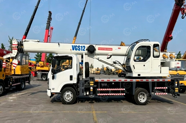 Автокран на шасси ISUZU 4x2 дв 139кВт/189л.с. VIGRUS STC12D5 г/п 12т 5 секций 34м. Фото 2