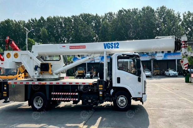 Автокран на шасси ISUZU 4x2 дв 139кВт/189л.с. VIGRUS STC12D5 г/п 12т 5 секций 34м. Фото 3