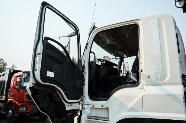 Бортовой грузовик ISUZU 6x6 дв 221kw c кму VIGRUS SHS3005A гп 12 тонн 5 секций, стрела 17,3м, кузов 6500мм, корзина. Фото 7